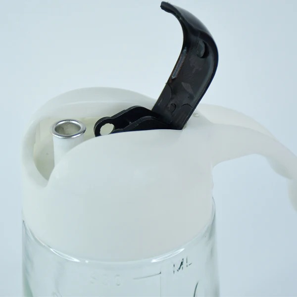 Glass Oil Bottle Dispenser 630ml – Automatic Lid & Drip-Free Pour - Image 4